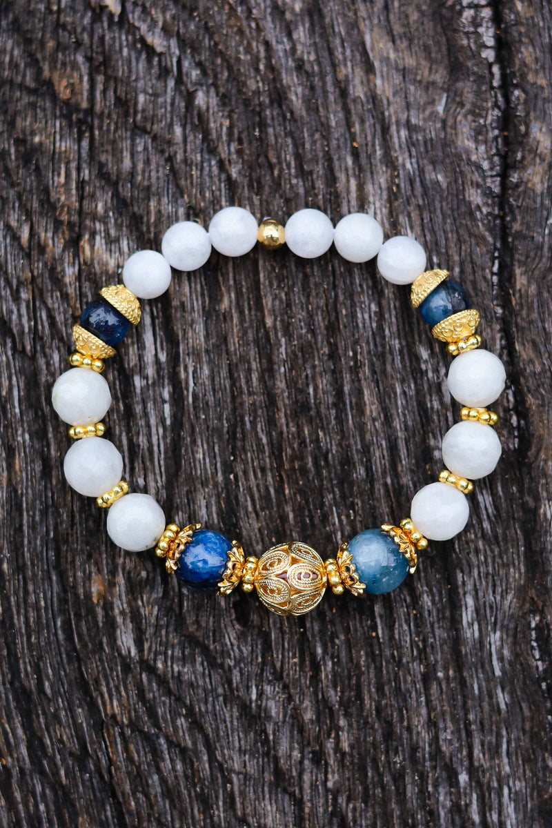 Lunar Vibrations - Moonstone Wrist Mala